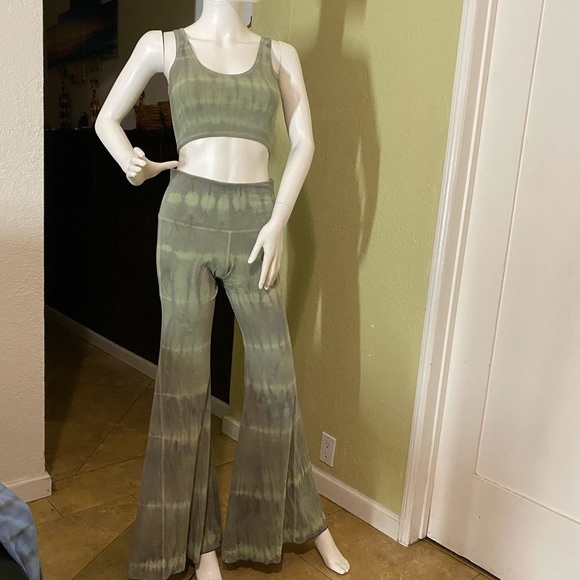 2 pieces bell bottom and top inseam 34 inches - Picture 2 of 12